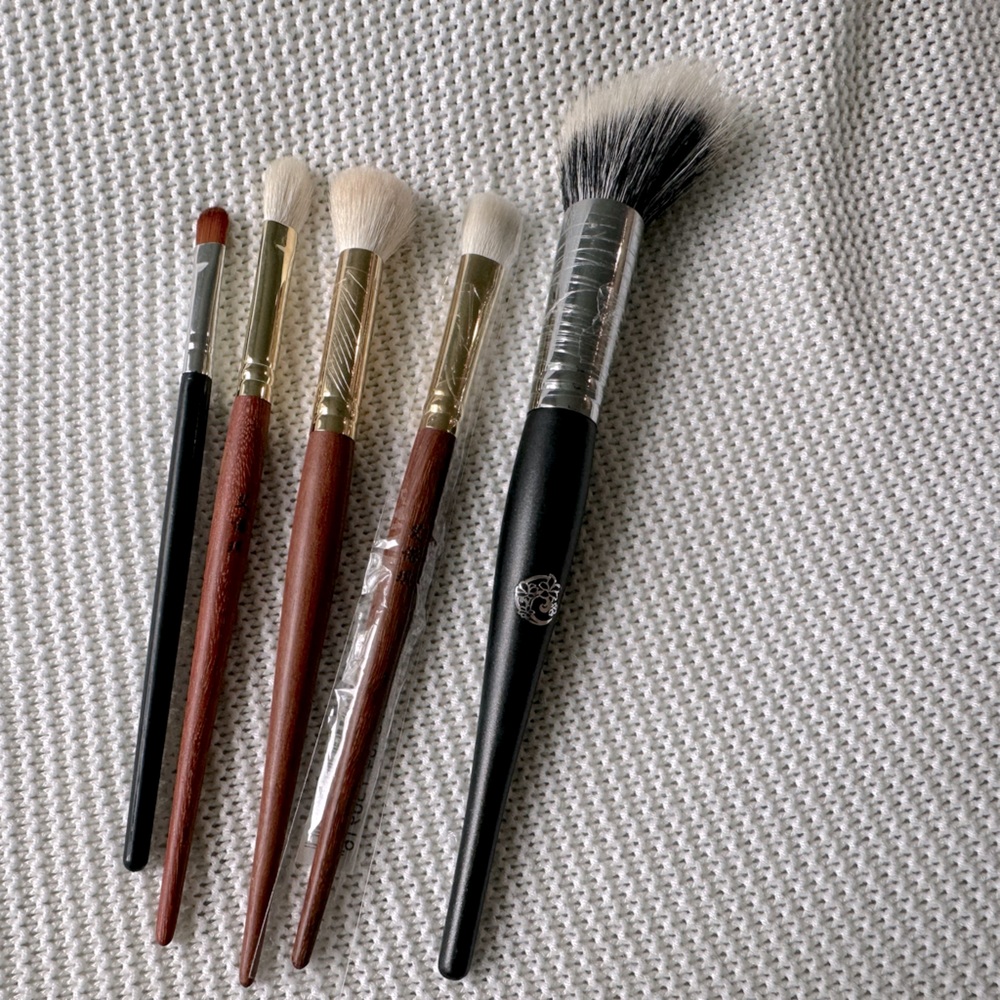 Makeup brush bundle